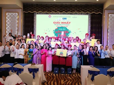 Nhóm học sinh Trường THPT Tân Phong (phường Tân Hưng) đạt giải nhất Hội thi “Khéo tay kỹ thuật” lần thứ XIII