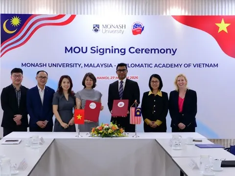 Đại học Monash mở rộng lộ trình học tập quốc tế cho sinh viên Học viện Ngoại giao Việt Nam tại Malaysia