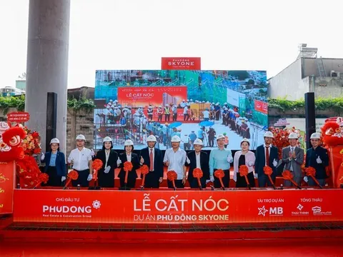 “Chạm mốc cất nóc – Chạm ước mơ an cư”: Phú Đông SkyOne kiến tạo tổ ấm hiện đại cho gia đình trẻ