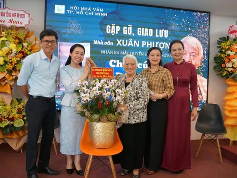 “Chân cứng đá mềm” – hành trình dấn thân và ký ức sống của nhà văn Xuân Phượng
