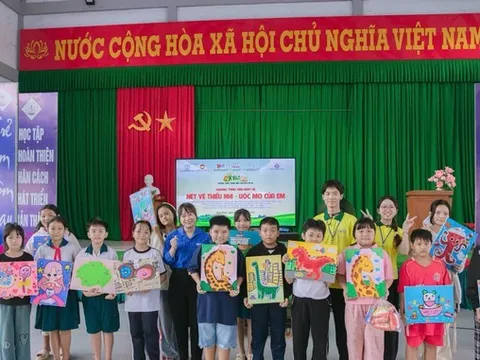 Màu áo xanh lan tỏa giá trị nhân văn