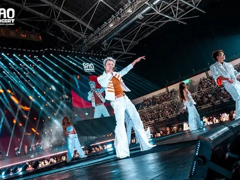 Sinh nhật đáng nhớ của Vương Bình bên Grey D, Phùng Khánh Linh và Orange tại SAO Concert