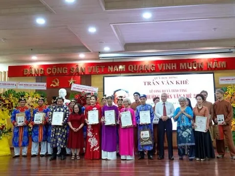 Quỹ học bổng Trần Văn Khê trao tặng cho 2 tập thể và 6 cá nhân
