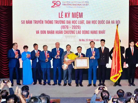 Trường Đại học Luật - Đại học Quốc gia Hà Nội nhận Huân chương Lao động hạng Nhất