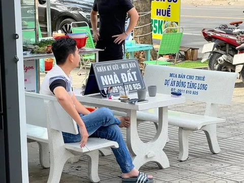 Môi giới địa ốc khổ sở vì bị khách ăn vạ khi bị “mắc kẹt”