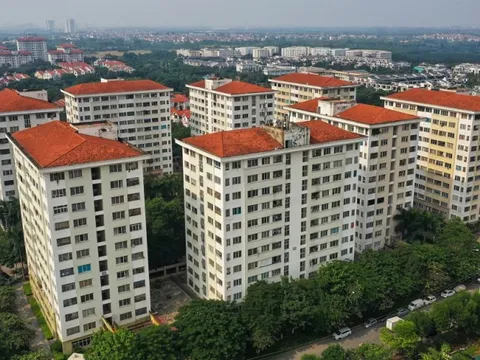 Nhà ở xã hội, đừng để người thu nhập thấp phải mua trên báo, tivi