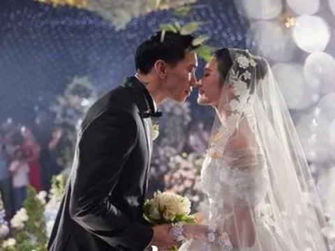 Doãn Hải My bật khóc khoảnh khắc cùng bố tiến vào lễ đường trong hôn lễ