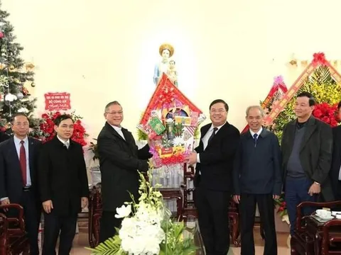 Bí thư Tỉnh ủy Nam Định thăm, chúc mừng Giám mục, giáo dân Giáo phận Bùi Chu