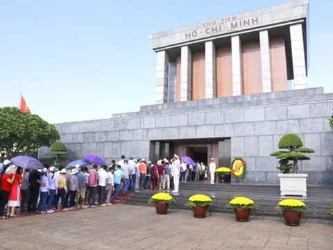 Đón tiếp, phục vụ chu đáo hơn 2,2 triệu đồng bào và khách quốc tế vào Lăng viếng Bác