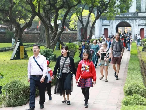 Hơn 400.000 lượt khách đến Hà Nội dịp Tết Dương lịch 2024