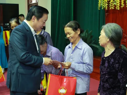 Phó Thủ tướng Trần Hồng Hà thăm, tặng quà Tết cho hộ nghèo tại Bắc Ninh