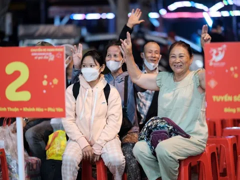 'Chuyến xe hạnh phúc' của Saigon Co.op đưa 900 người dân về quê đón Tết