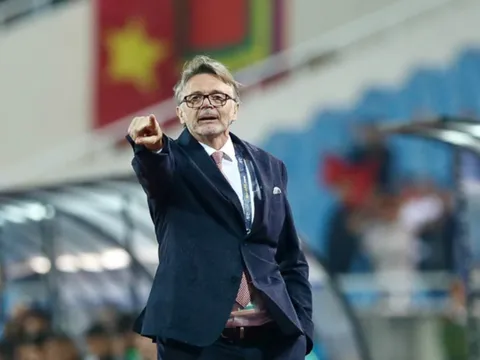 HLV Troussier nói điều bất ngờ về cầu thủ trẻ Việt Nam