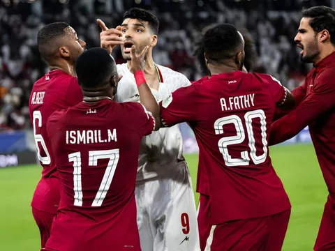 Cầu thủ Iran đòi 'ăn thua đủ' với CĐV Qatar