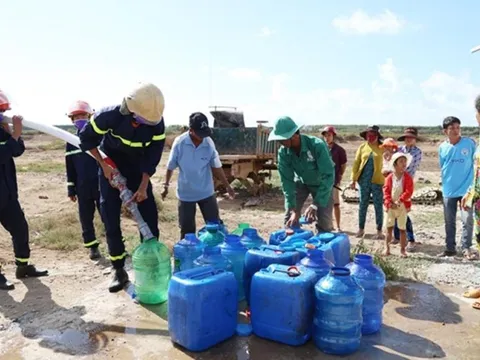 Công an giúp đỡ nhân dân phòng, chống hạn hán, xâm nhập mặn