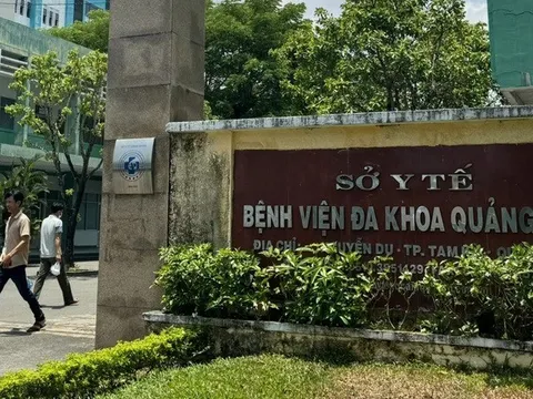 Yêu cầu xử nghiêm vụ chẩn đoán u buồng trứng phải, bác sĩ mổ bên trái