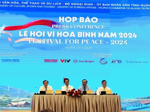 Lần đầu tiên tổ chức Lễ hội Vì hoà bình