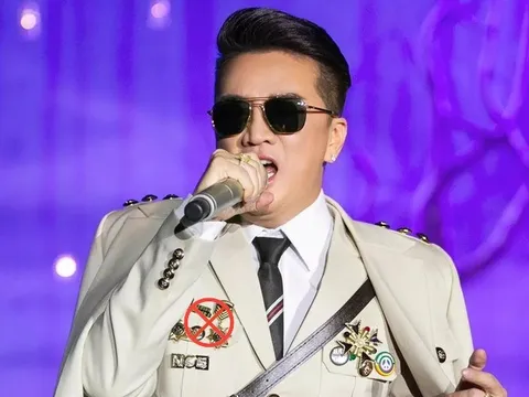 Ngoài bị cấm diễn, ca sĩ Đàm Vĩnh Hưng không được ra mắt sản phẩm mới trong 9 tháng