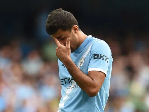 Tân binh mắc sai lầm, Man City thua đau Tottenham