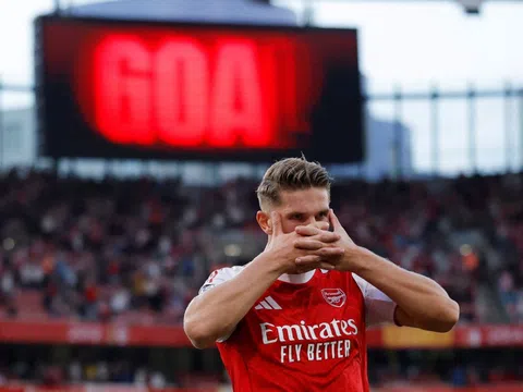Mặt tối sau chiến thắng huỷ diệt của Arsenal
