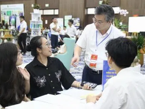 Tân sinh viên háo hức nhập học trực tiếp tại Học viện Nông nghiệp Việt Nam