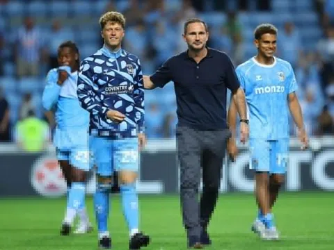 HLV Lampard đi vào lịch sử sau chiến thắng khó tin