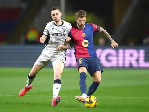 Barcelona đang nhớ Inigo Martinez