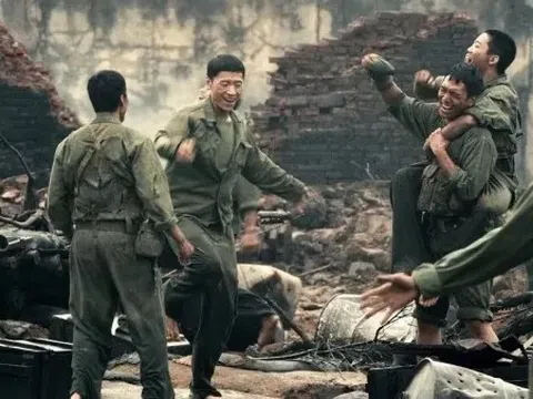 Phim Mưa Đỏ giữ top 1 phòng vé sau một ngày ra rạp
