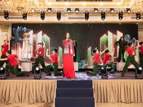 Thí sinh Miss Grand Vietnam 2025 lan tỏa tinh thần yêu nước