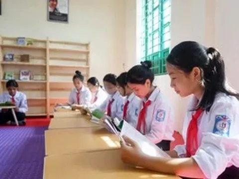 Hà Nội tăng cường kiểm soát học sinh sử dụng điện thoại trong giờ học