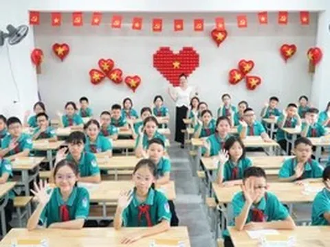 Học sinh Nghệ An nô nức tựu trường sau bão