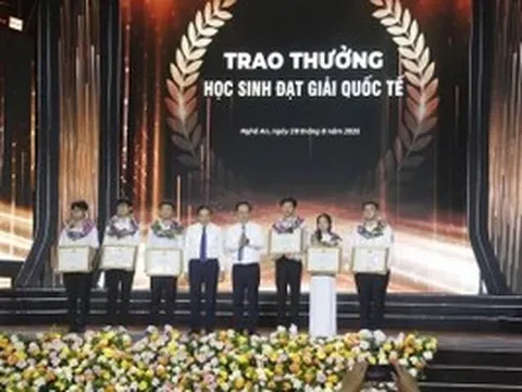 Nghệ An tuyên dương 195 học sinh đạt thành tích xuất sắc năm 2025