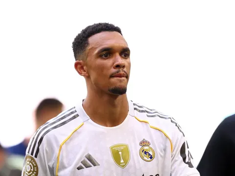 Alexander-Arnold bất mãn