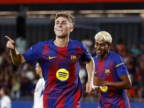 Sao trẻ Barca dằn vặt khi Chelsea ra tối hậu thư