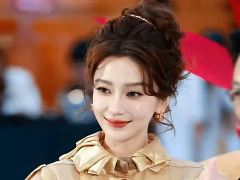 Clip Angelababy mím môi, kìm nén nước mắt khiến fan bàn tán