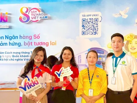 Ngân hàng số Vikki tặng 1.100 điện thoại thông minh 5G cho người nghèo, lan tỏa niềm vui Quốc khánh