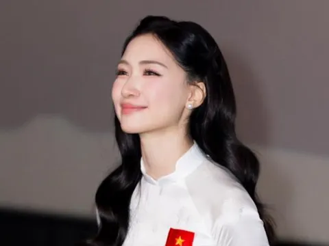 Clip chưa từng được công bố của Hòa Minzy gây xúc động mạnh