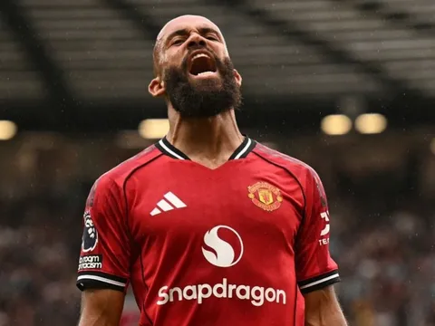 MU giành 3 điểm bằng quả penalty ở phút 90+7