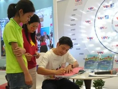 Nhạc sĩ Nguyễn Văn Chung ‘Viết tiếp câu chuyện hòa bình’