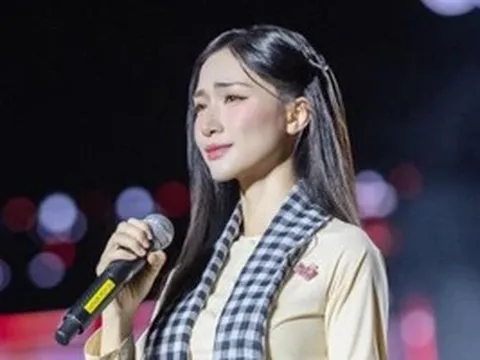 Phản ứng gây chú ý của Hòa Minzy khi bị so sánh với Mỹ Tâm