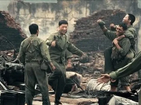 Mưa Đỏ trở thành phim Việt có doanh thu cao nhất 2025