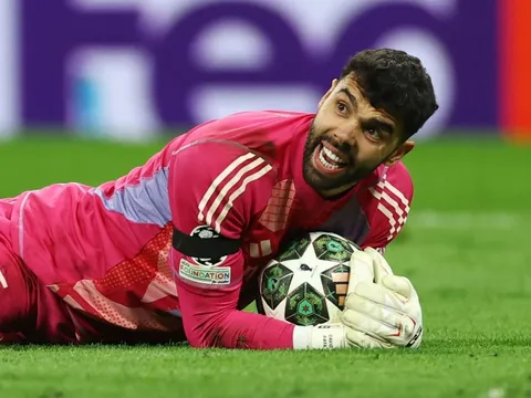David Raya tìm được ‘vật tế thần’ sau khi thua Liverpool