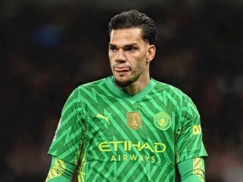 Ederson bị tố tham tiền
