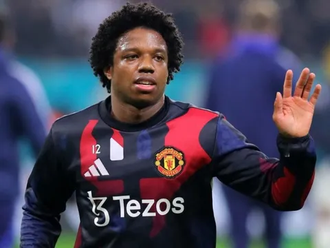 Man Utd đổ bể kế hoạch với Malacia vào phút chót