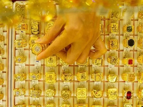 Giá vàng trong nước lập đỉnh: Người mua cần lưu ý gì?