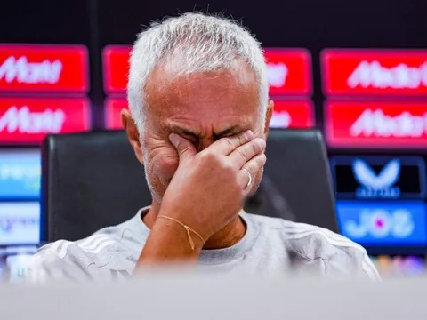Fenerbahce phản bội Mourinho?