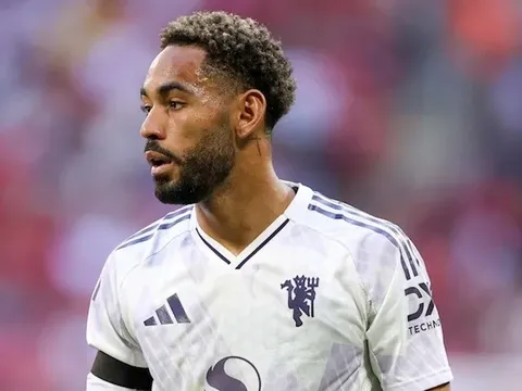 Premier League và 'cơn điên' 3 tỷ bảng