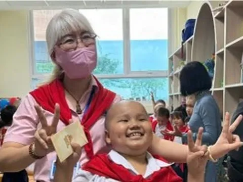 Nụ cười hạnh phúc ngày khai giảng ở lớp học mang tên Hoa Hướng Dương