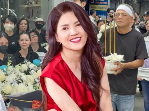 Ba ruột Ngọc Trinh đau lòng đưa tiễn con gái, dòng người khóc nghẹn tiếc thương