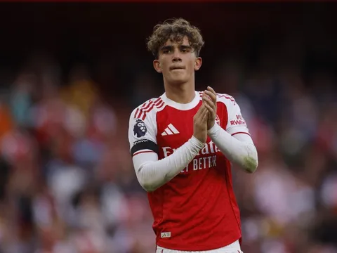 Thần đồng 15 tuổi của Arsenal gây ngỡ ngàng
